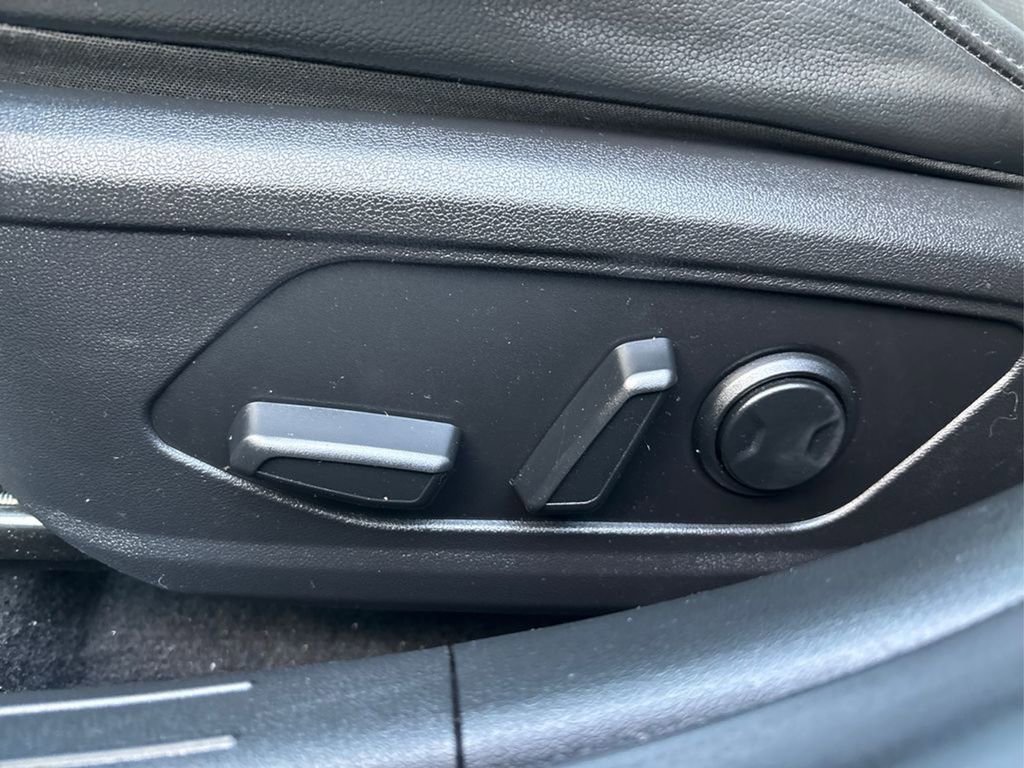 Certified 2023 Hyundai Elantra Limited image 38