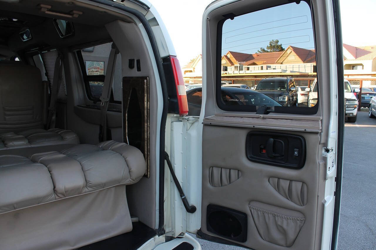 Used 2006 Chevrolet Express 1500 RWD image 35