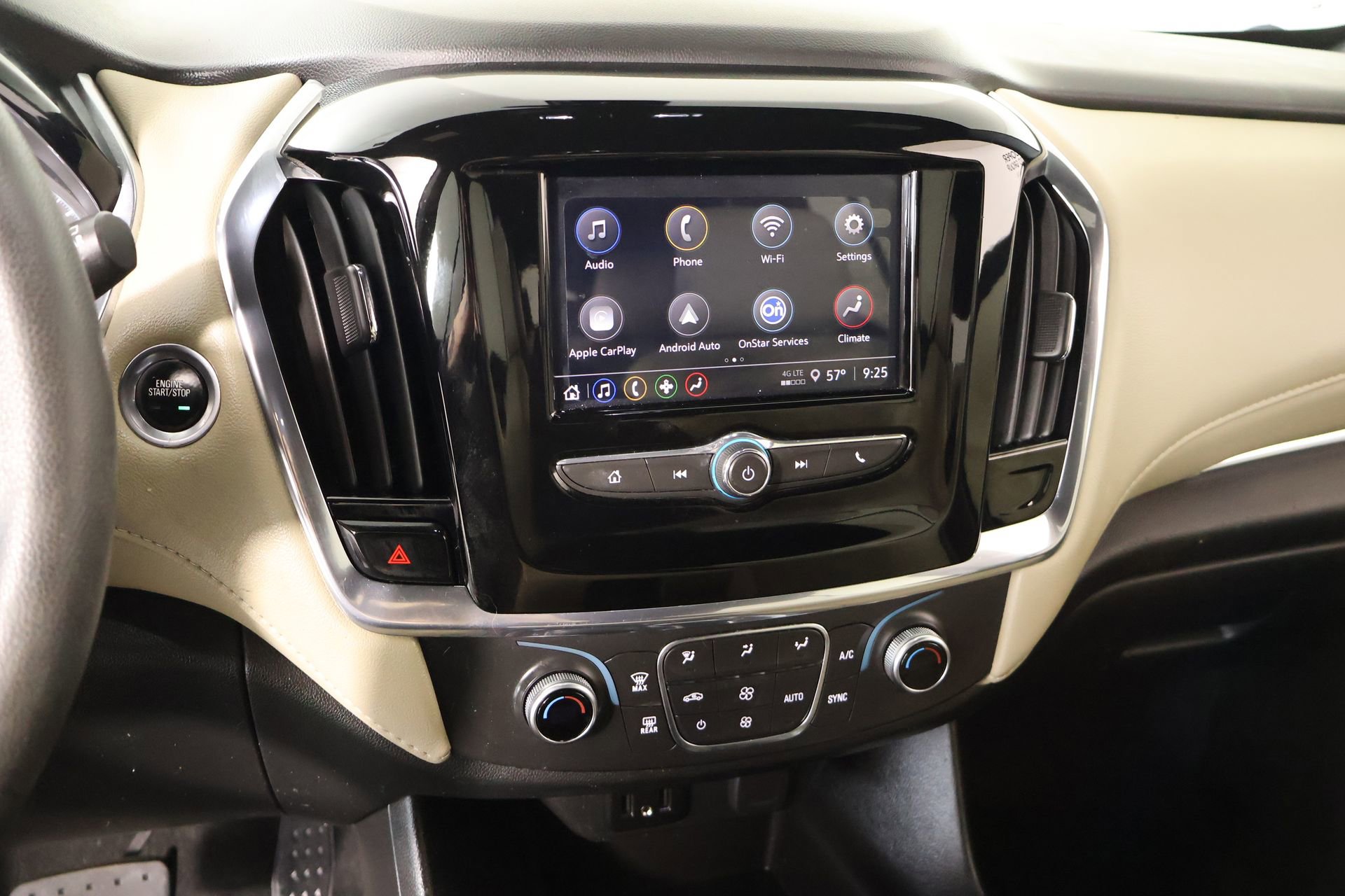 Used 2023 Chevrolet Traverse LS image 5