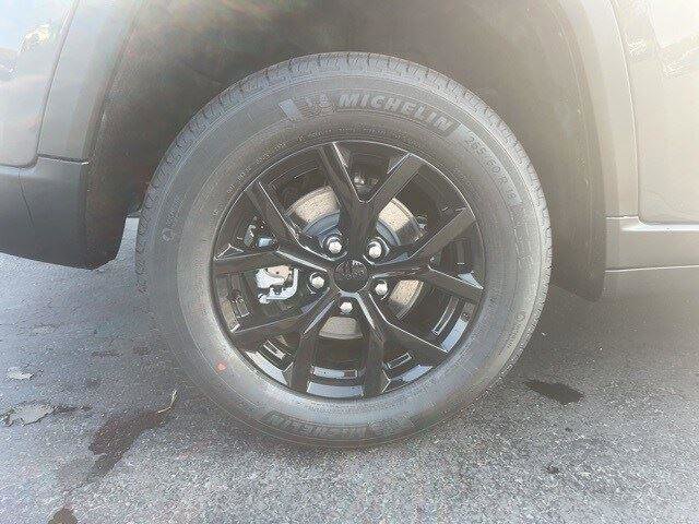 New 2025 Jeep Grand Cherokee Altitude image 23