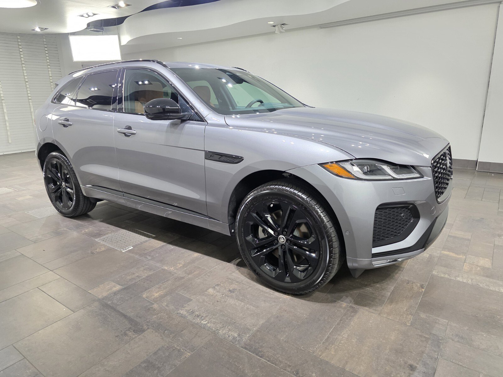 New 2026 Jaguar F-PACE R-Dynamic S image 7