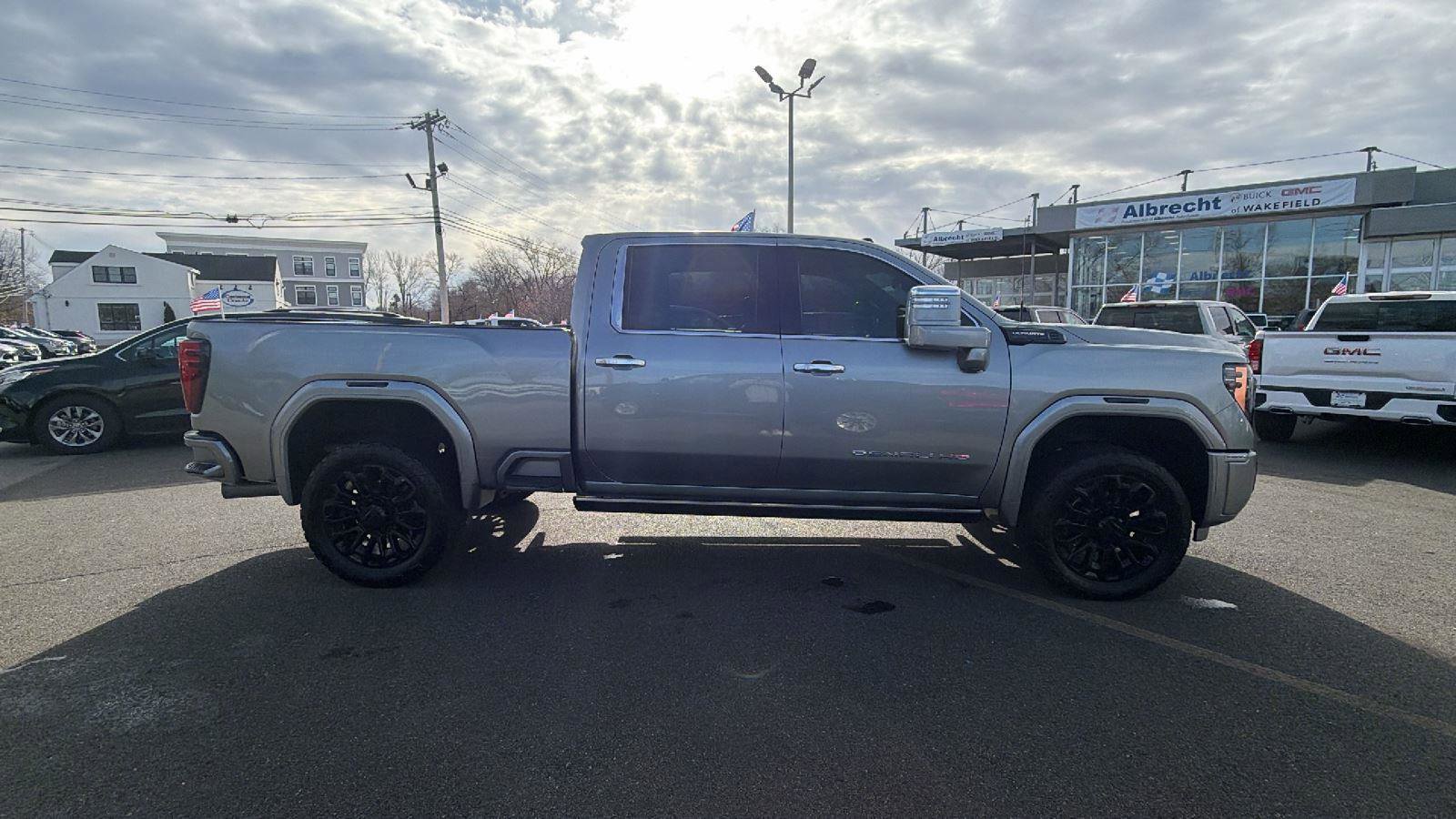 Used 2024 GMC Sierra 2500 Denali Ultimate w/ Snow Plow Prep/Camper Package image 8
