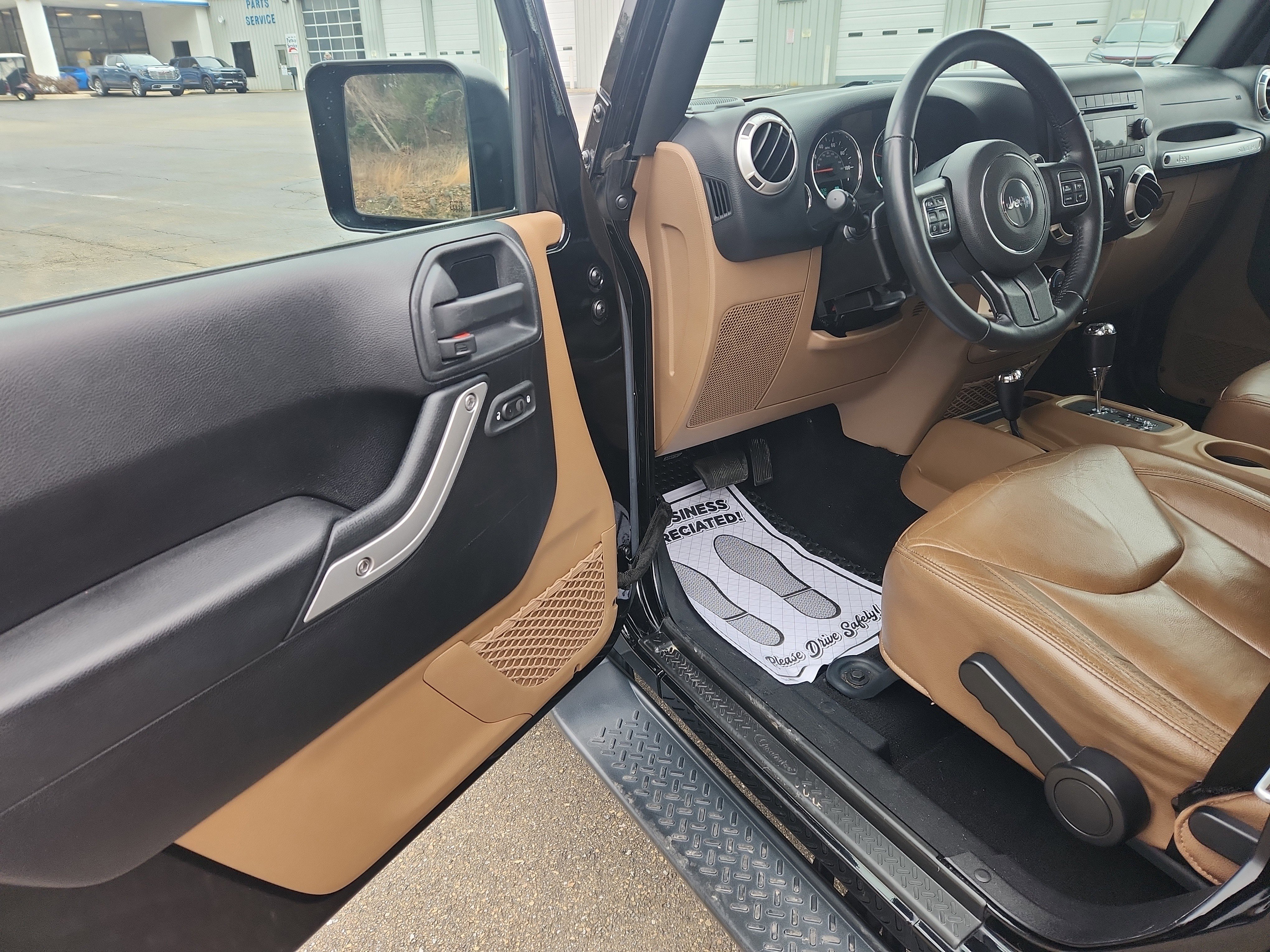 Used 2016 Jeep Wrangler Unlimited Sahara w/ Connectivity Group image 19