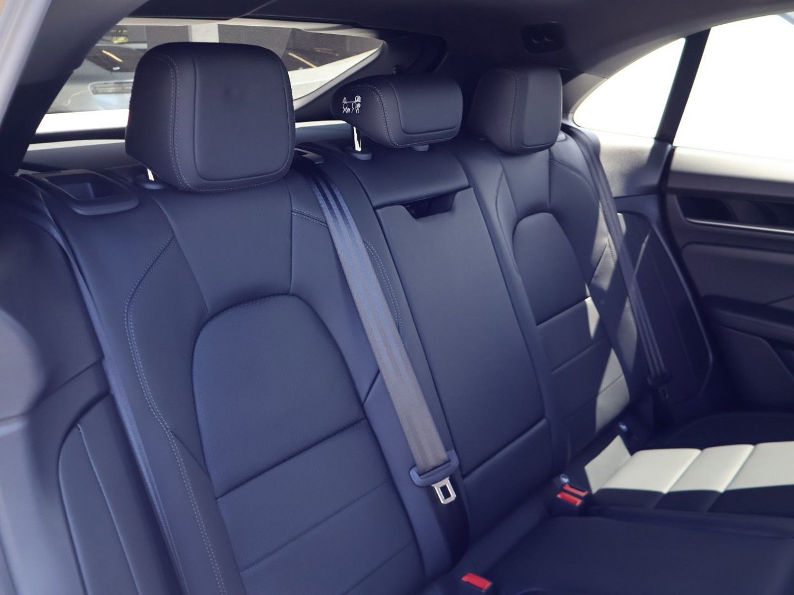 Certified 2025 Porsche Macan Electric RWD image 22