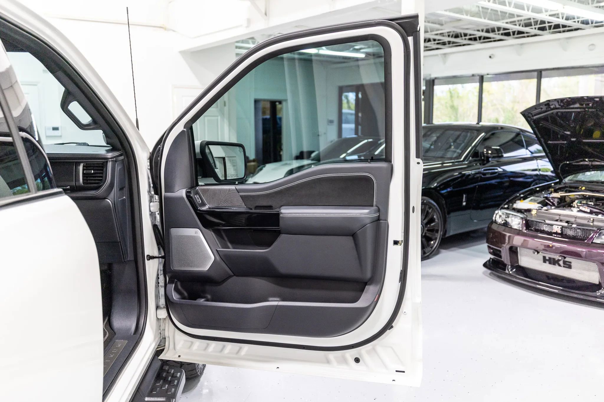 Used 2023 Ford F150 Lightning Platinum AWD/4WD image 36
