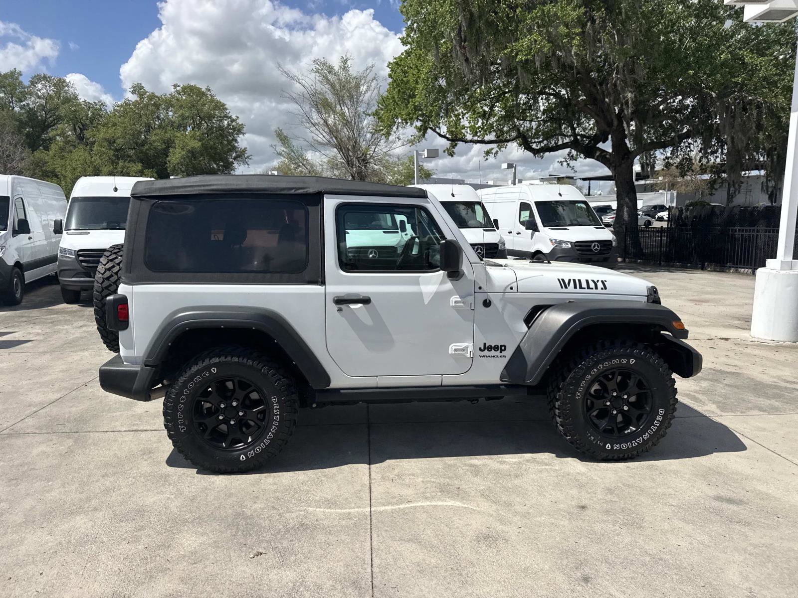 Used 2022 Jeep Wrangler Willys image 2