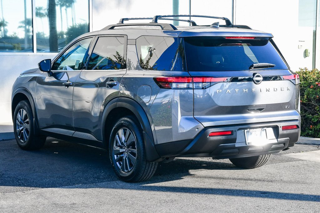 Used 2024 Nissan Pathfinder SV image 4