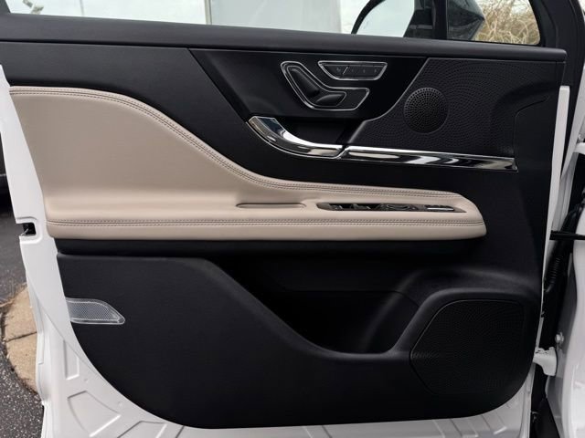 New 2026 Lincoln Corsair Premiere image 12
