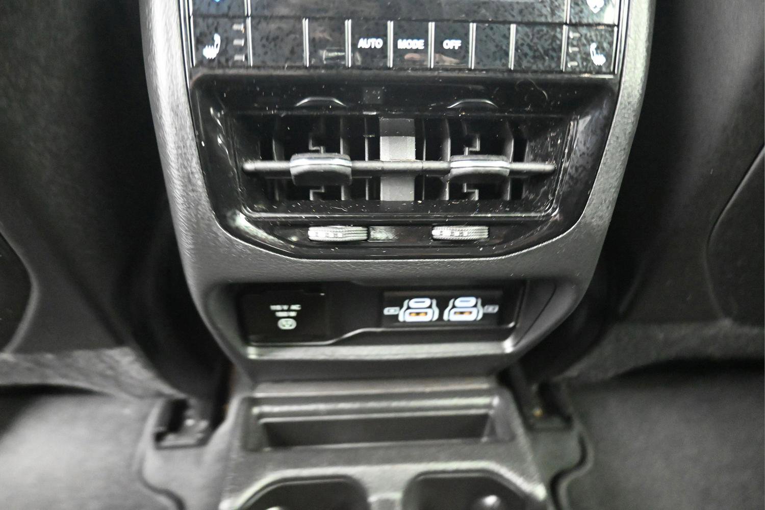 Used 2021 Jeep Grand Cherokee L Limited AWD/4WD image 11
