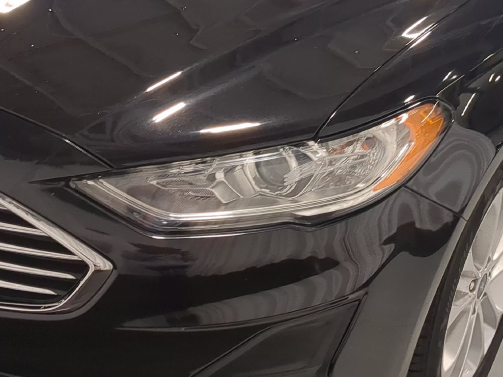 Used 2020 Ford Fusion SE FWD image 14