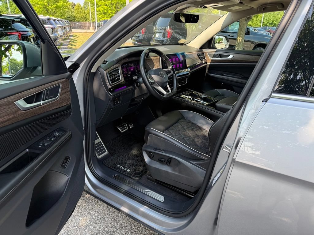 Used 2024 Volkswagen Atlas SEL Premium R-Line AWD/4WD image 12