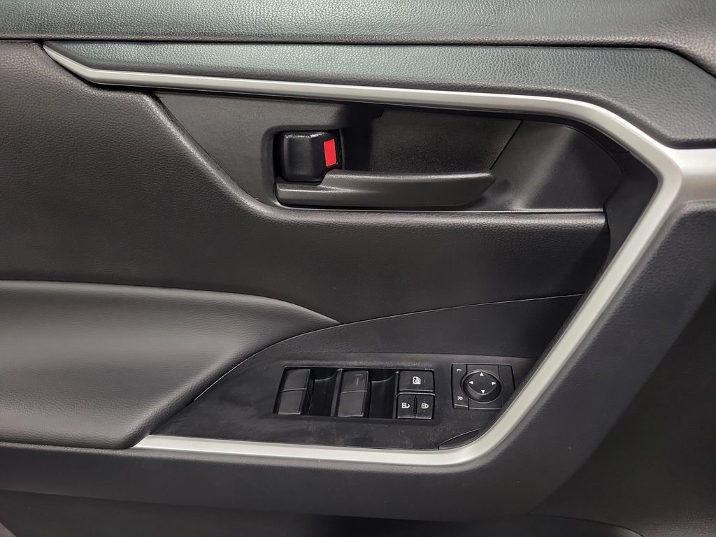 Used 2025 Toyota RAV4 LE AWD/4WD image 19