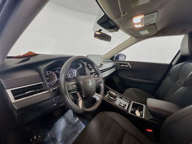 Used 2023 Mitsubishi Outlander SE image 18
