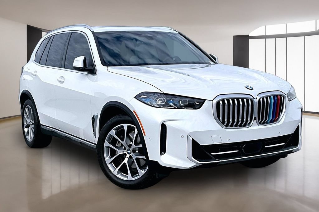 Used 2025 BMW X5 xDrive40i w/ Parking Assistance Package AWD/4WD image 3