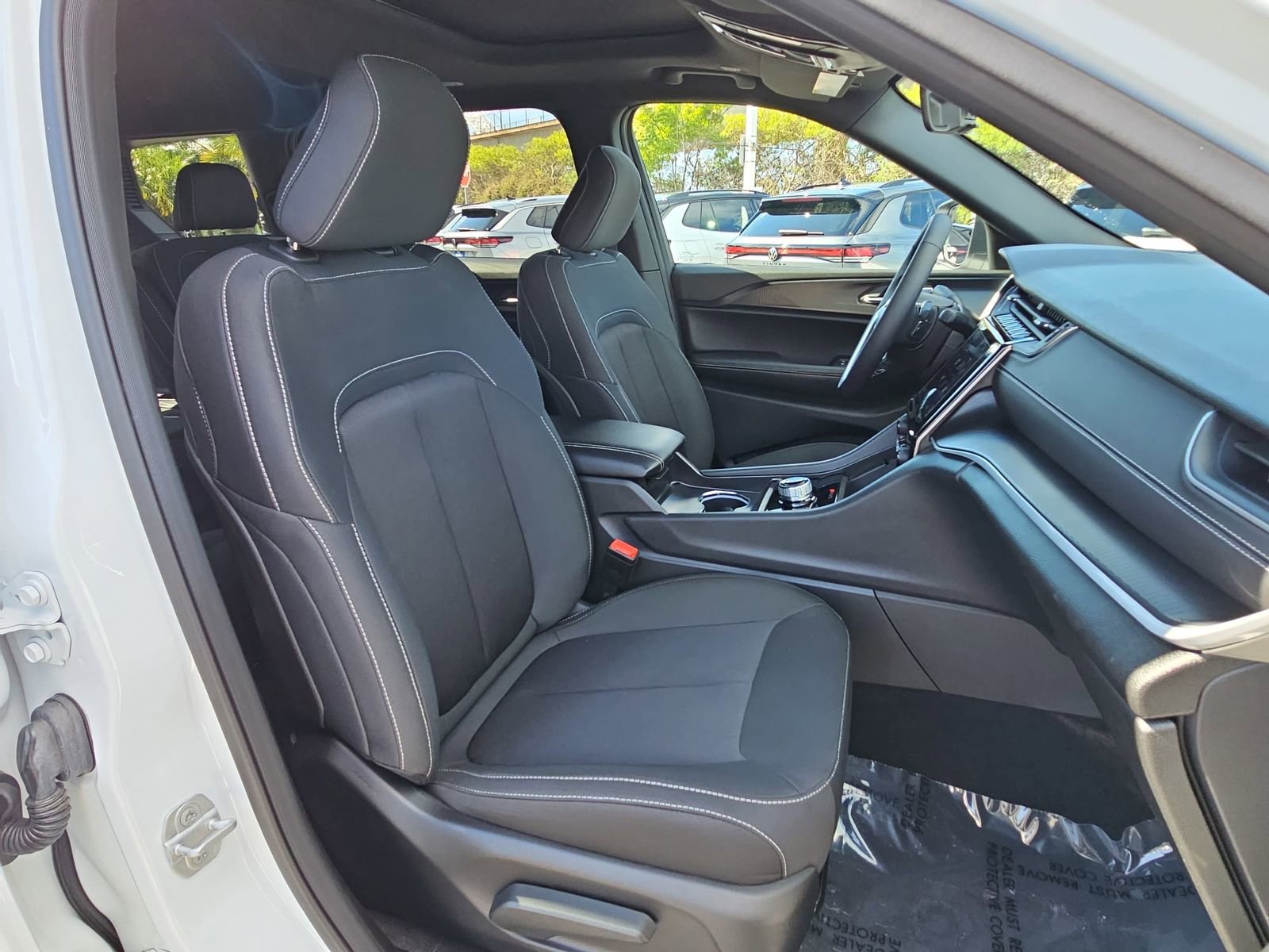 Used 2025 Jeep Grand Cherokee L Laredo RWD image 10