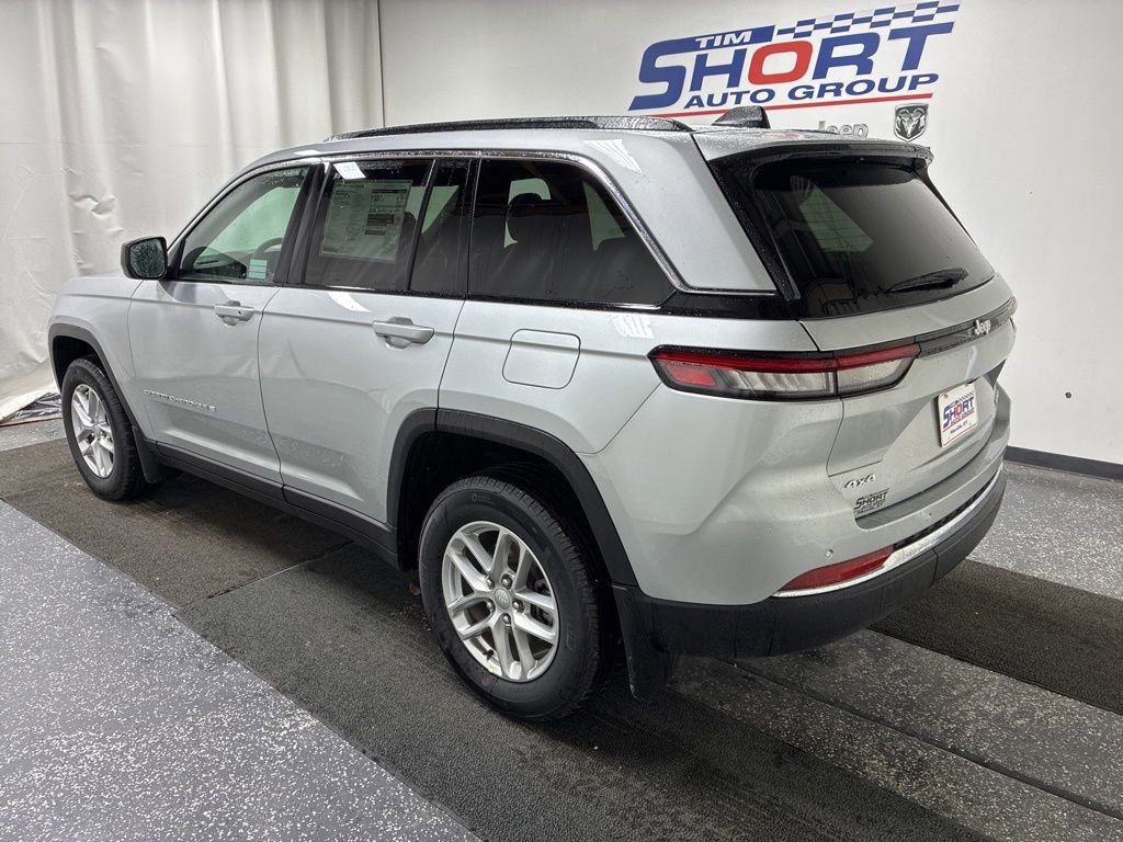 New 2026 Jeep Grand Cherokee Laredo w/ Trailer Tow Package AWD/4WD image 7