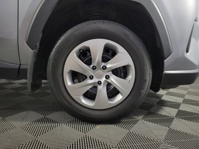 Used 2021 Toyota RAV4 LE AWD/4WD image 12