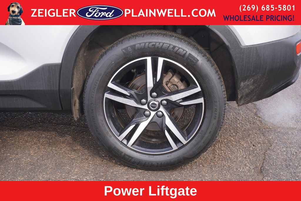 Used 2024 Volvo XC40 B5 Core image 9