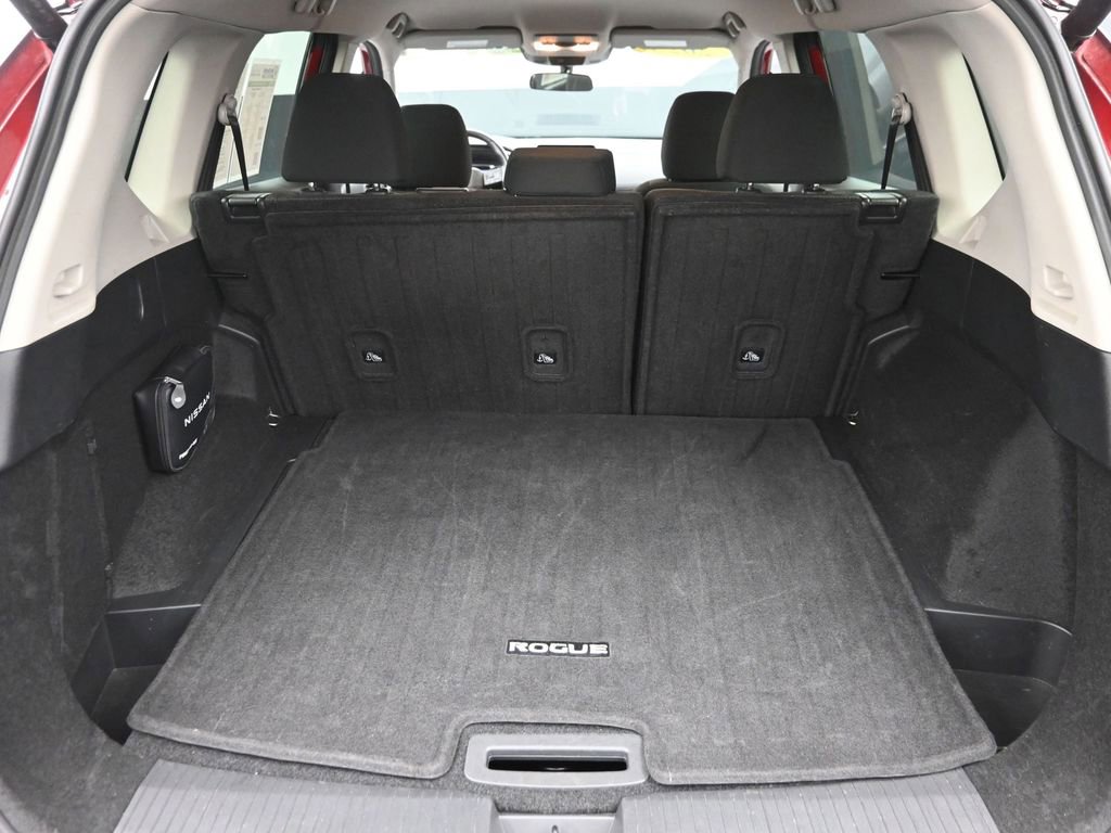 Used 2025 Nissan Rogue SV image 9