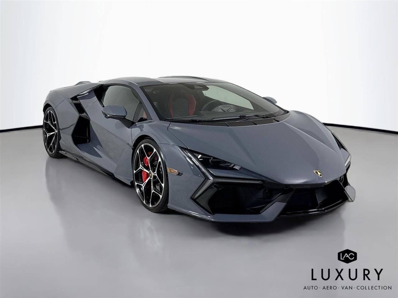 Used 2024 Lamborghini Revuelto image 3
