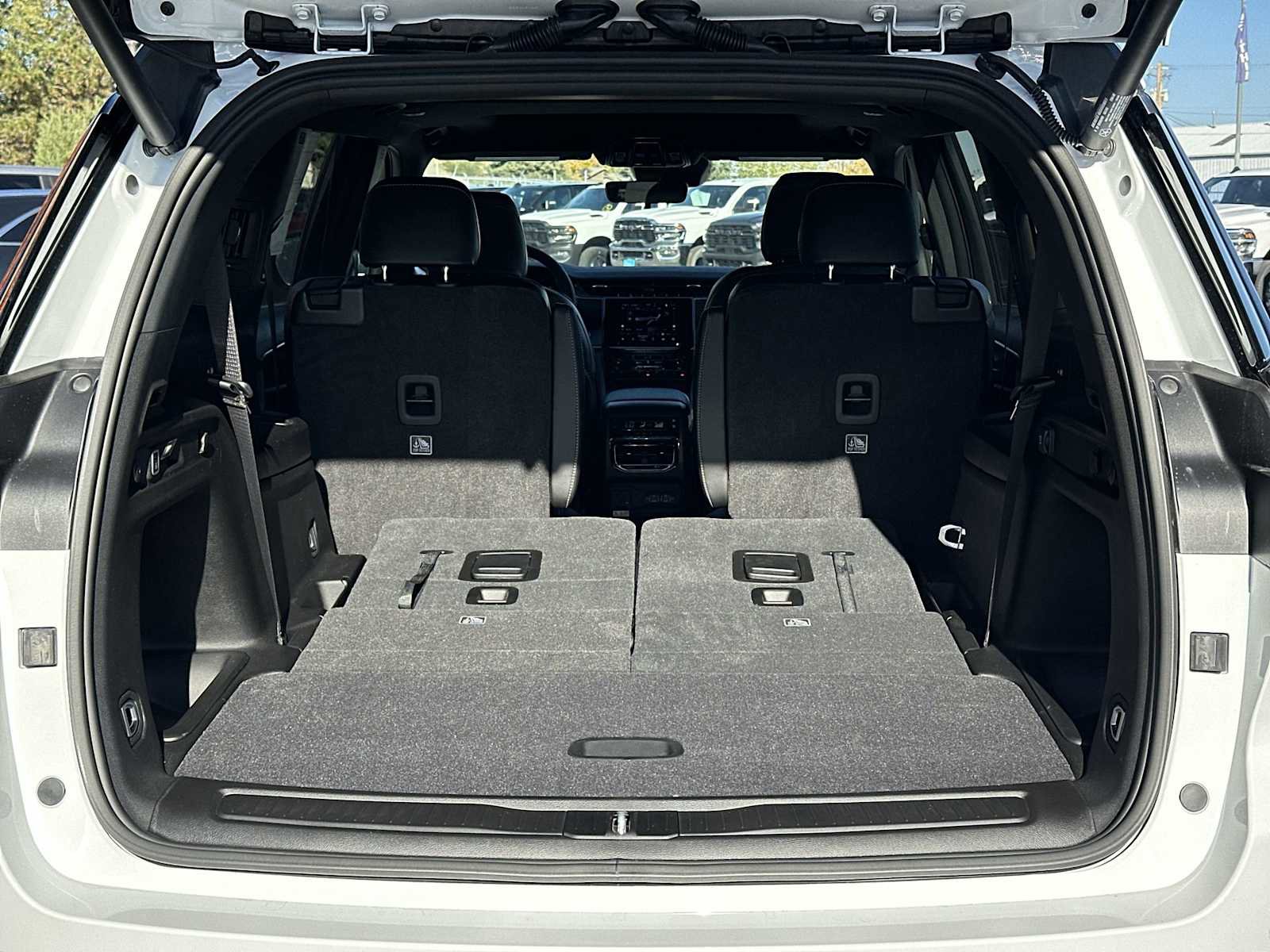 New 2025 Jeep Grand Cherokee L Altitude image 19