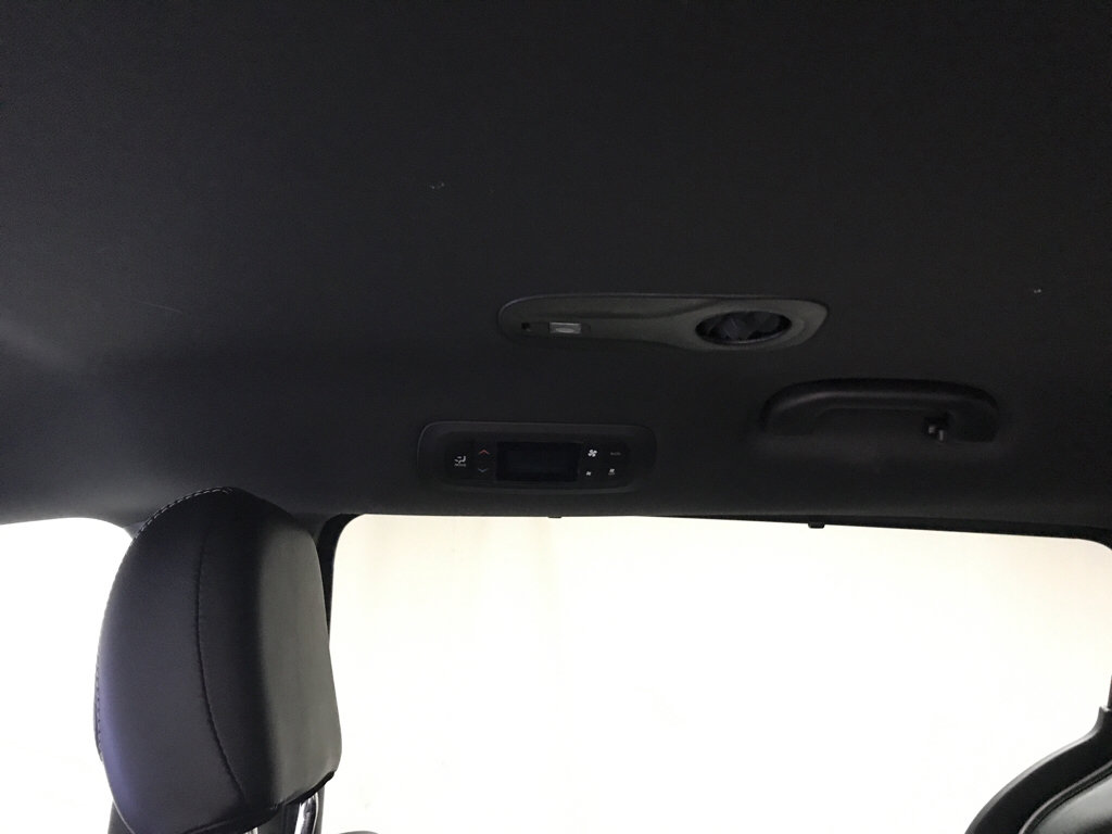 Used 2026 Chrysler Pacifica Select FWD image 17