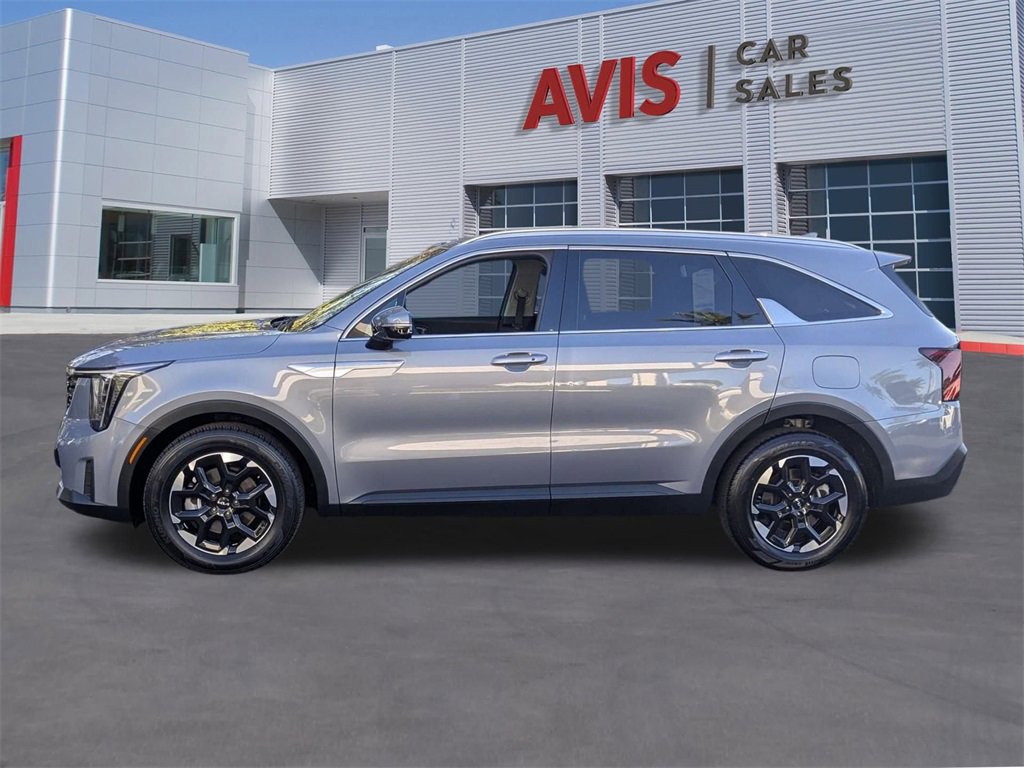 Used 2024 Kia Sorento S image 11