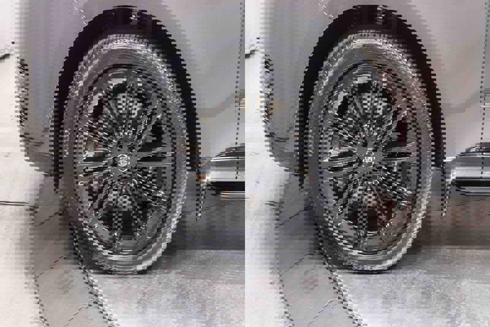 Used 2025 Land Rover Range Rover Long Wheelbase Autobiography image 10