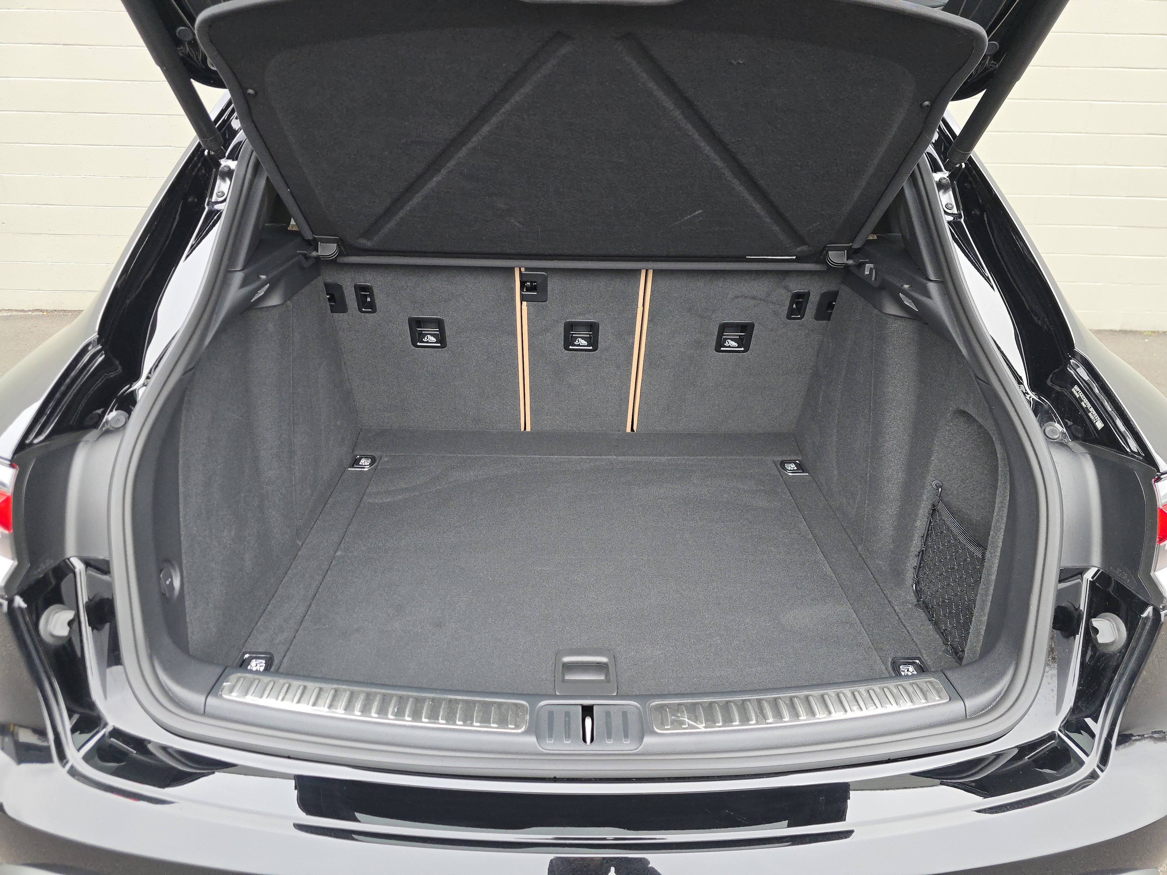 Certified 2025 Porsche Macan image 15