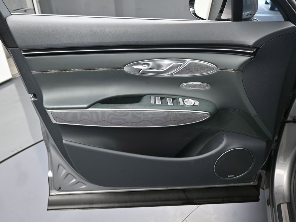 Used 2022 Genesis GV70 2.5T w/ Advanced Package image 13