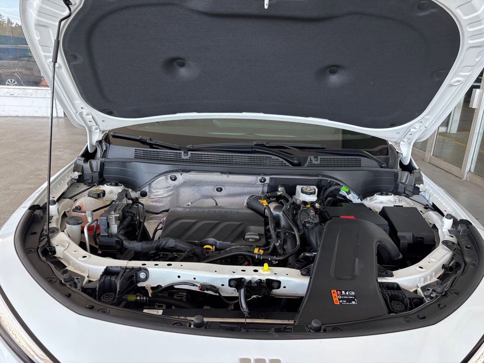 Used 2025 Buick Envista Sport Touring image 32