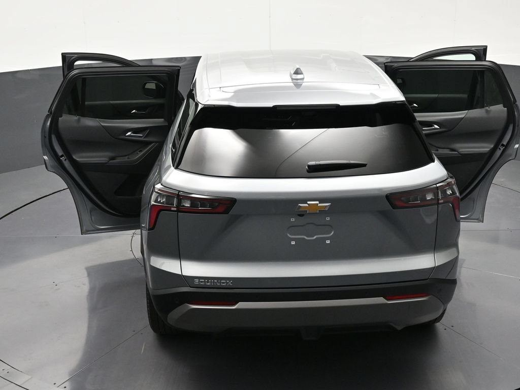 Used 2026 Chevrolet Equinox LT w/ Safety and Technology Package FWD image 36