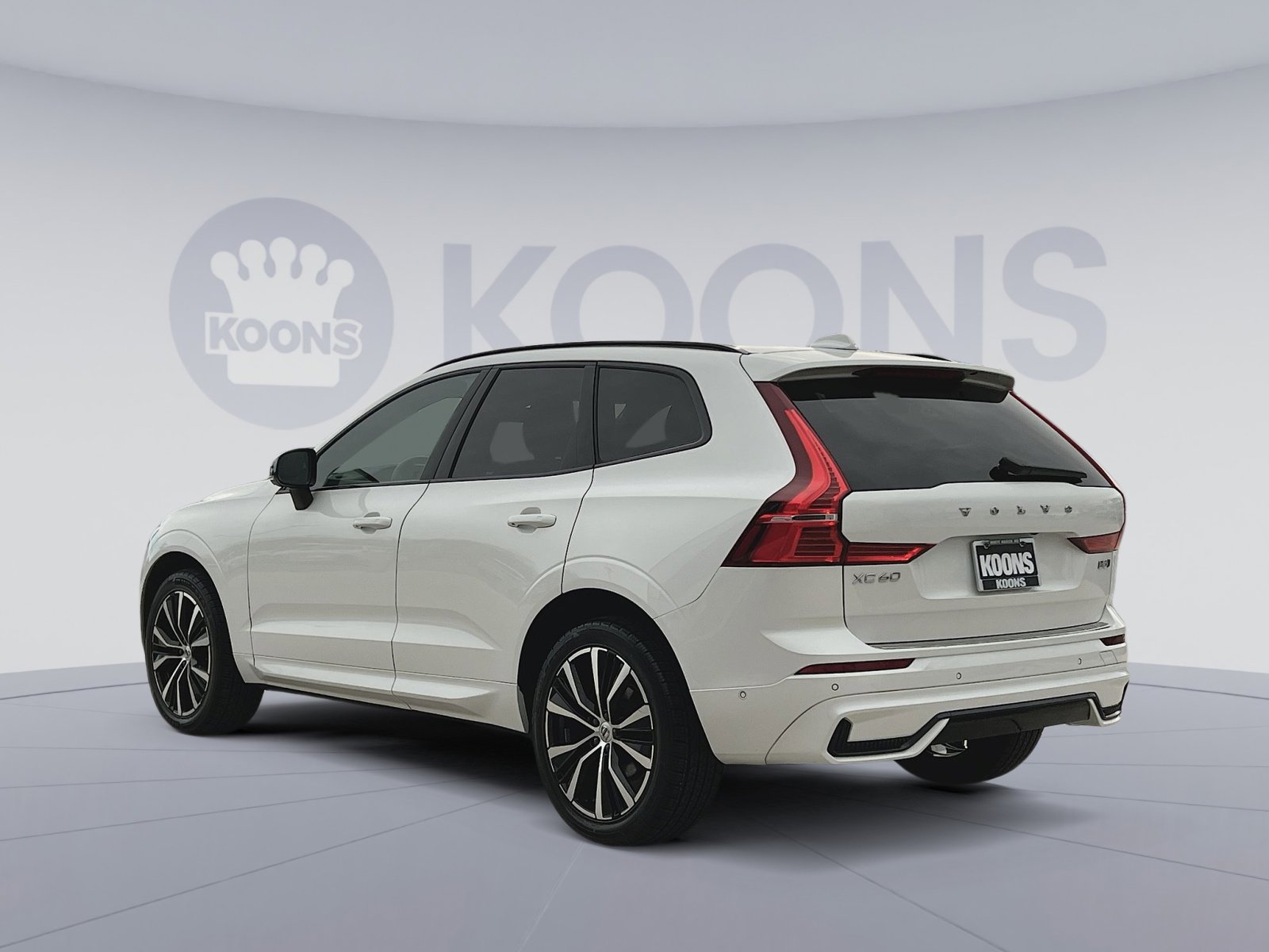 Certified 2023 Volvo XC60 B5 Plus w/ Climate Package image 4