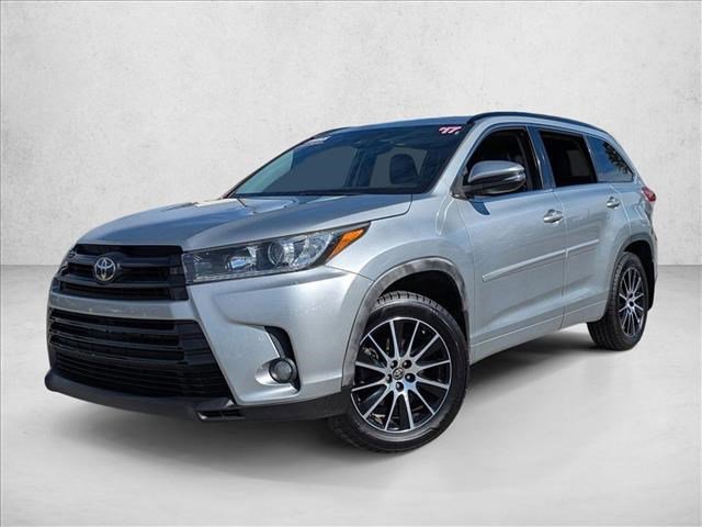 Used 2017 Toyota Highlander SE image 1