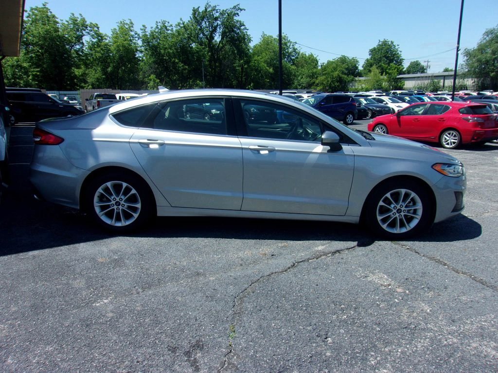 Used 2020 Ford Fusion SE image 4