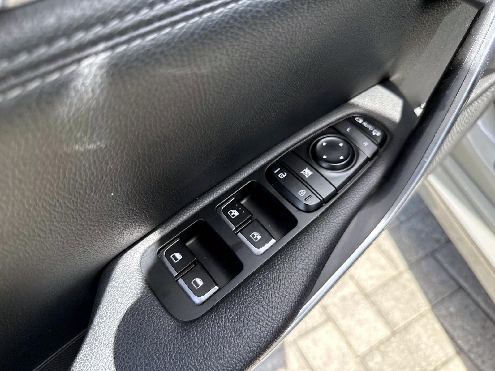 Used 2022 Kia Stinger GT1 RWD image 18