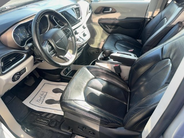 Used 2018 Chrysler Pacifica Touring-L Plus FWD image 17