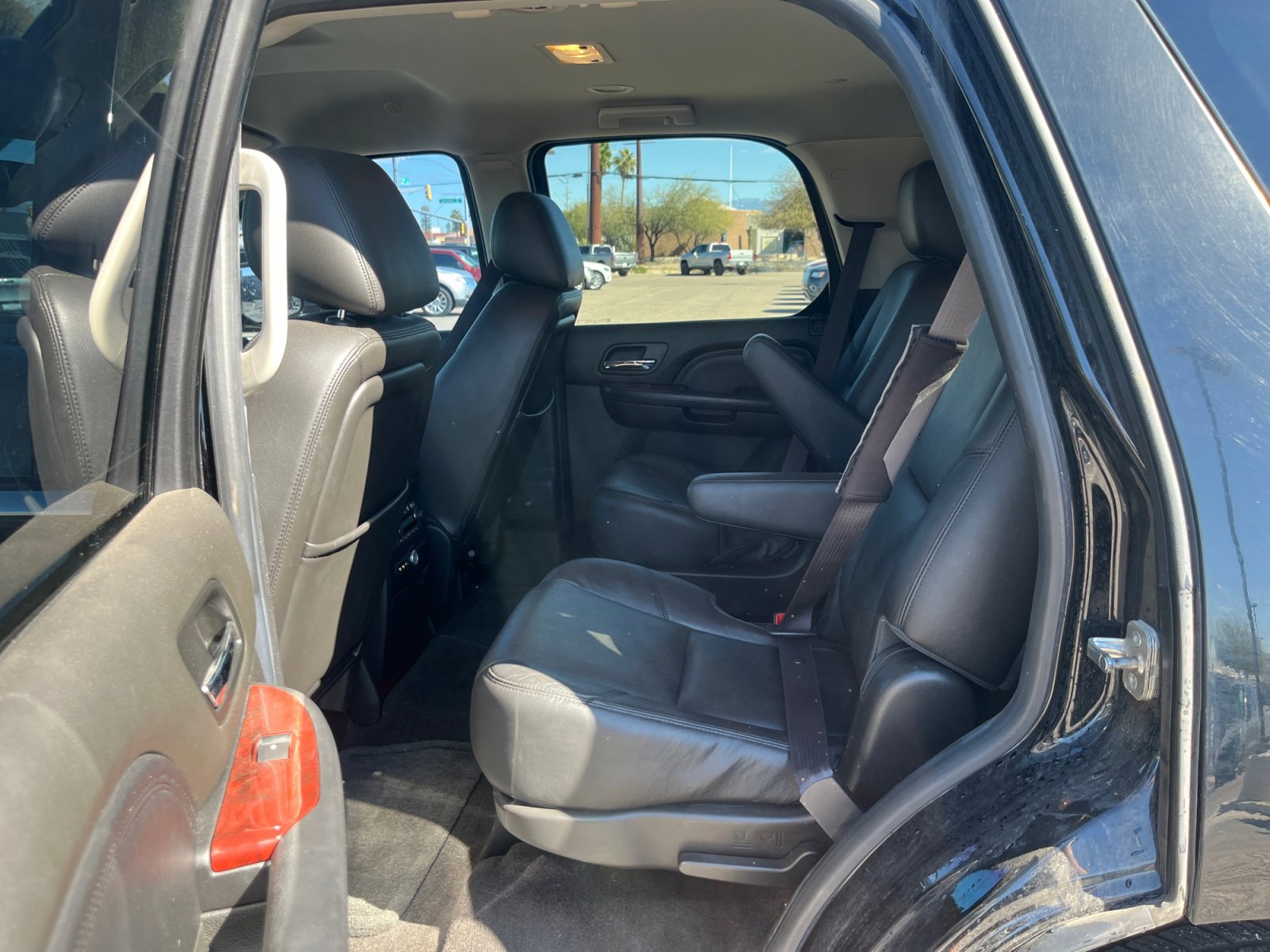 Used 2014 Cadillac Escalade Luxury image 16