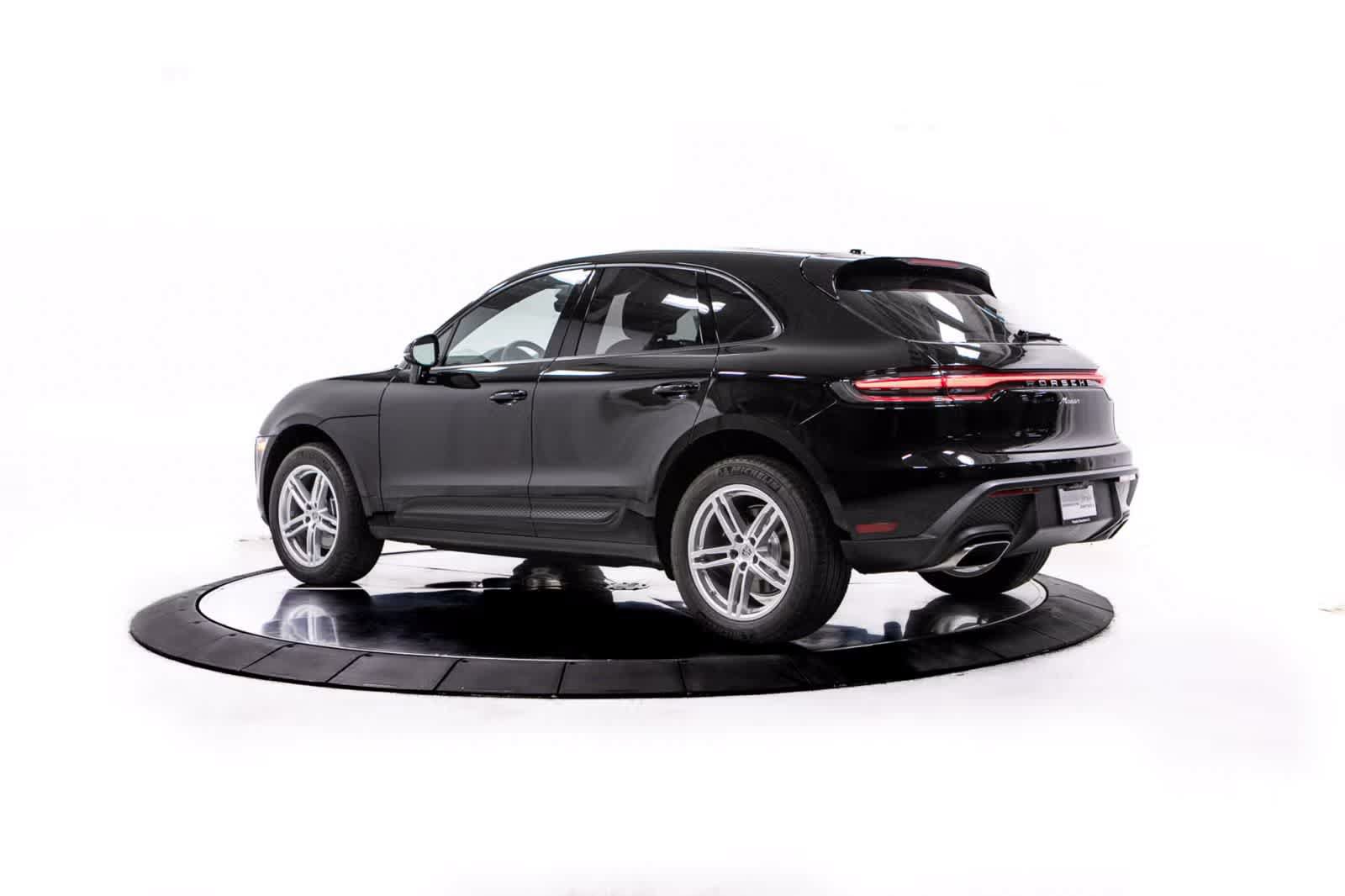 Certified 2026 Porsche Macan AWD/4WD image 3