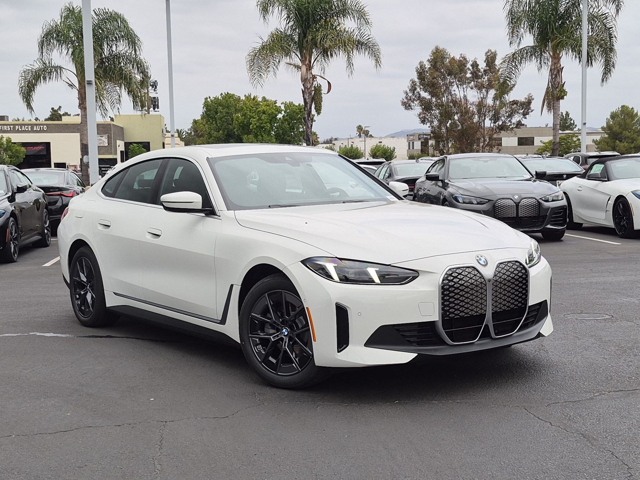 New 2026 BMW i4 eDrive40 w/ Parking Assistance Package RWD image 2