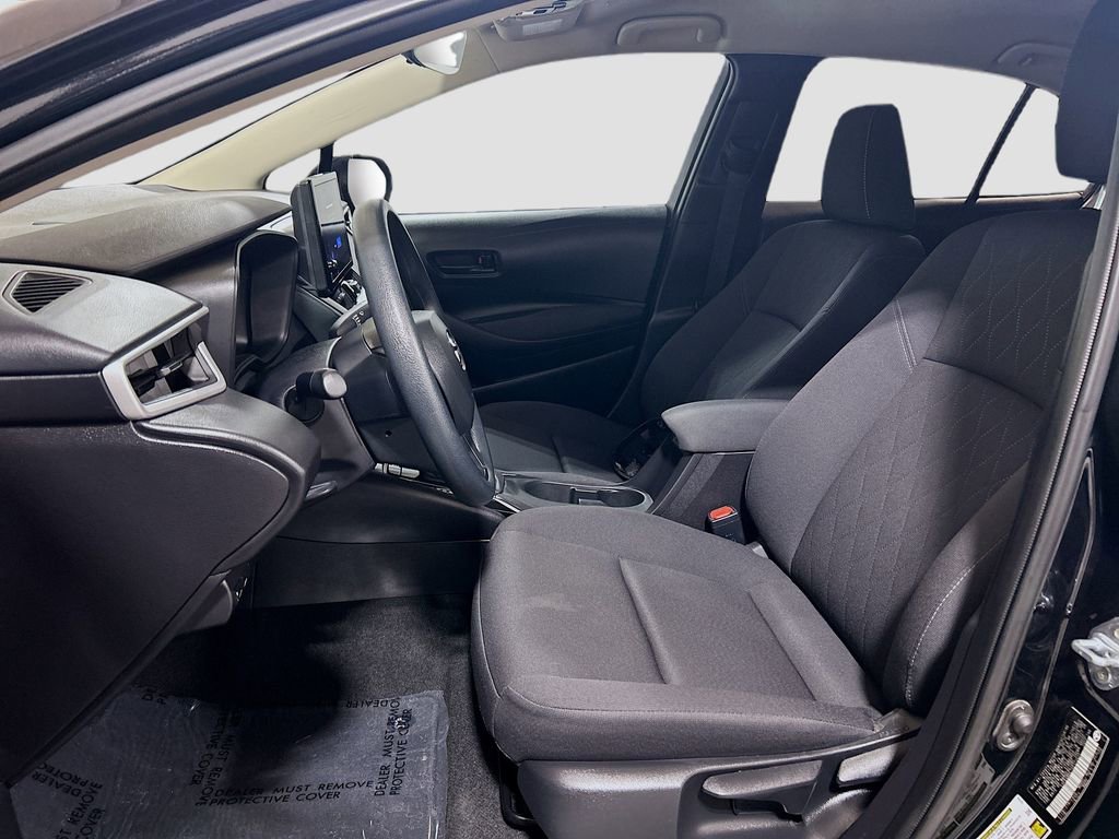 Used 2025 Toyota Corolla LE FWD image 17