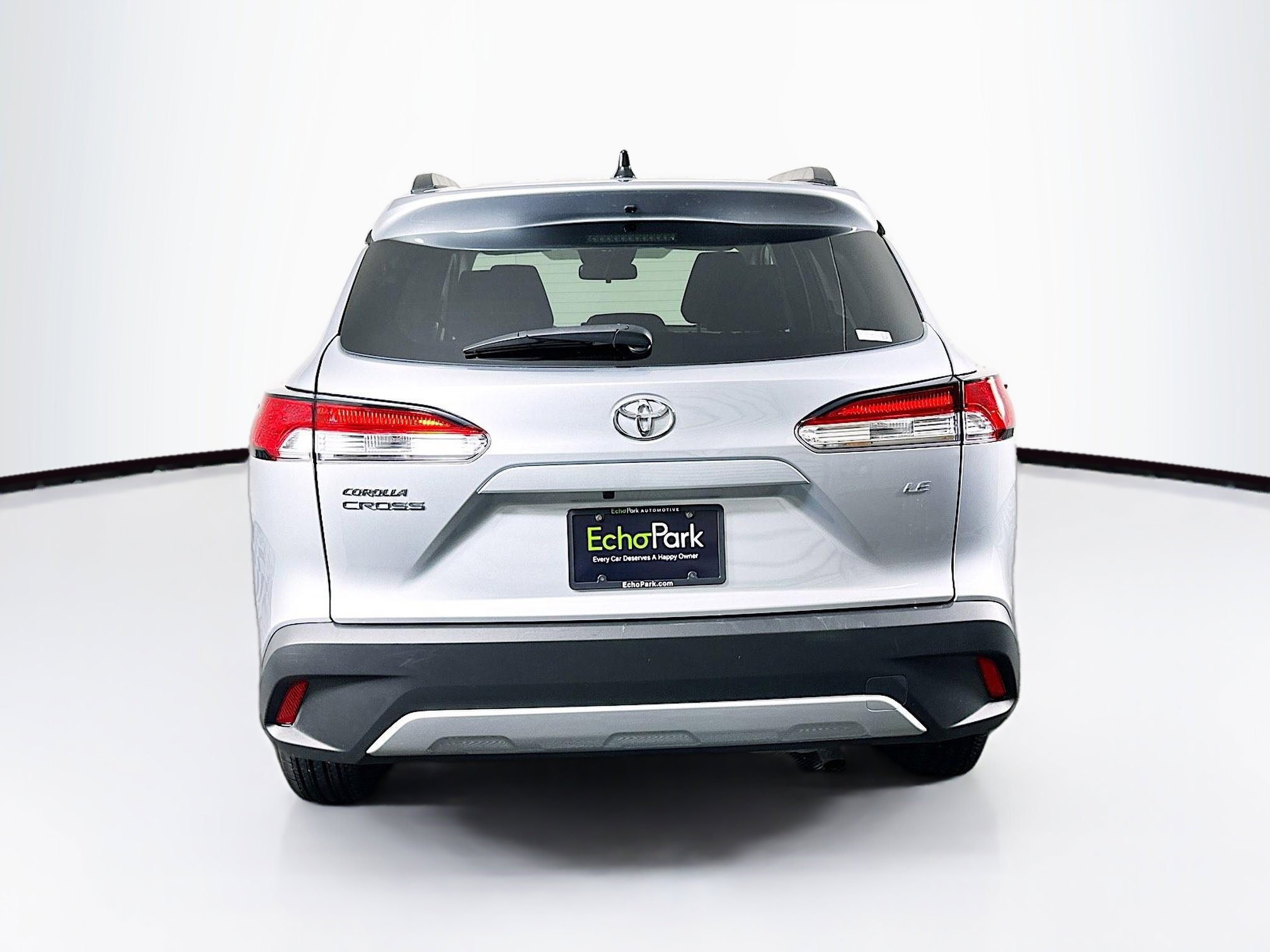 Used 2025 Toyota Corolla Cross LE image 7