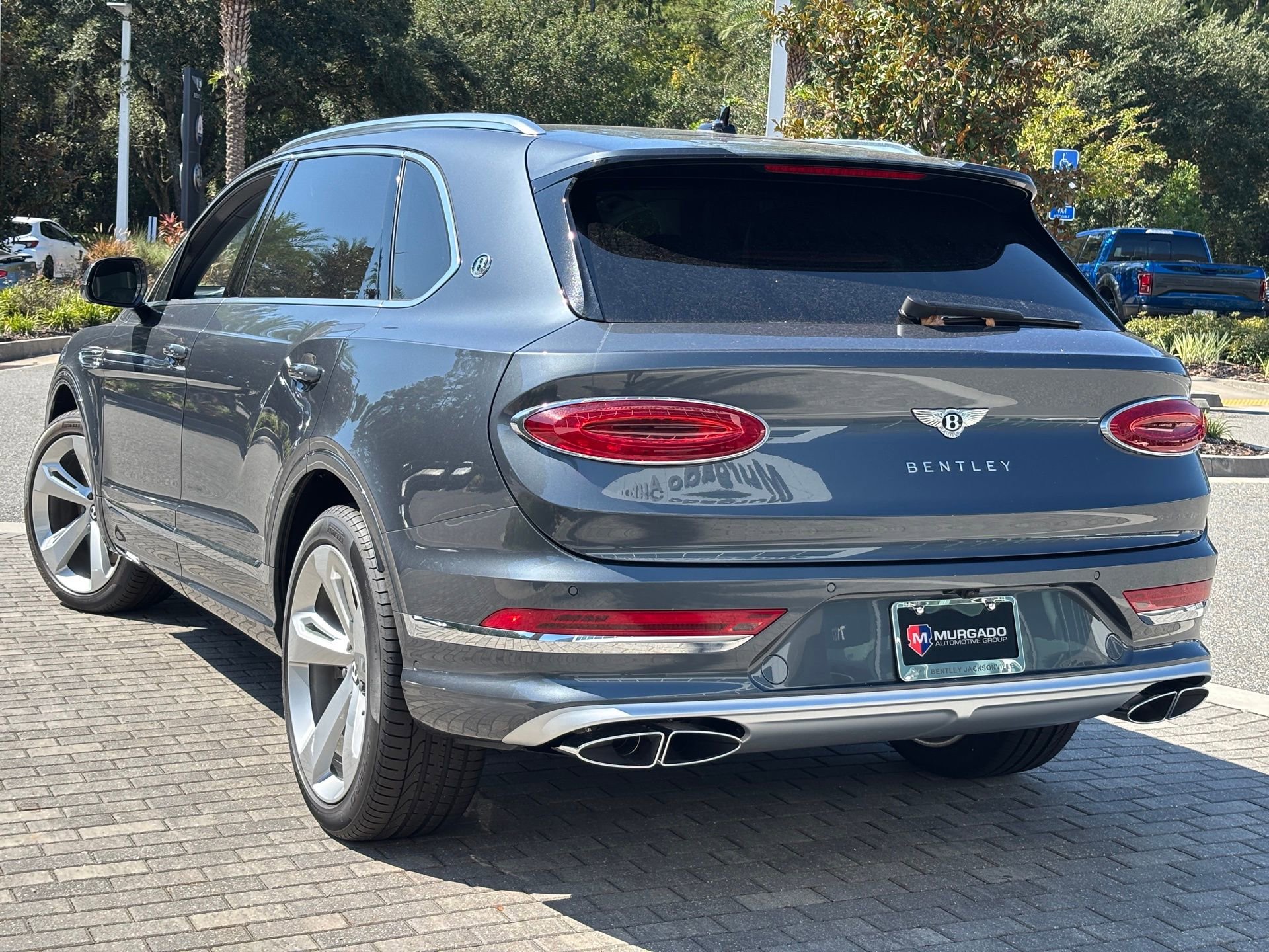 New 2025 Bentley Bentayga Extended Wheelbase image 3