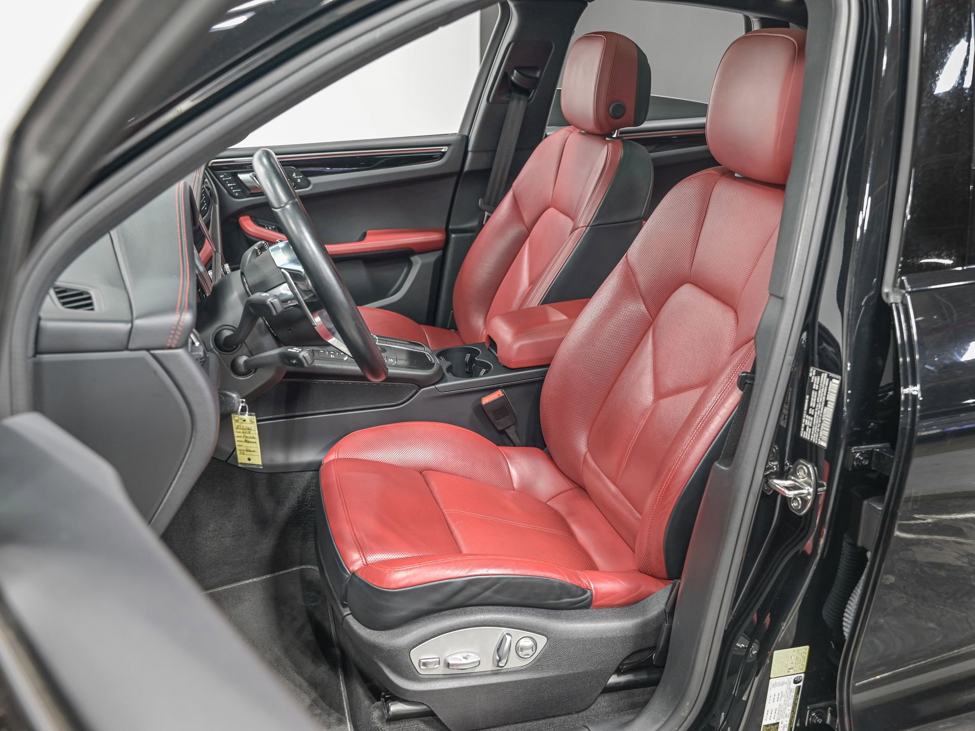 Used 2020 Porsche Macan S image 16