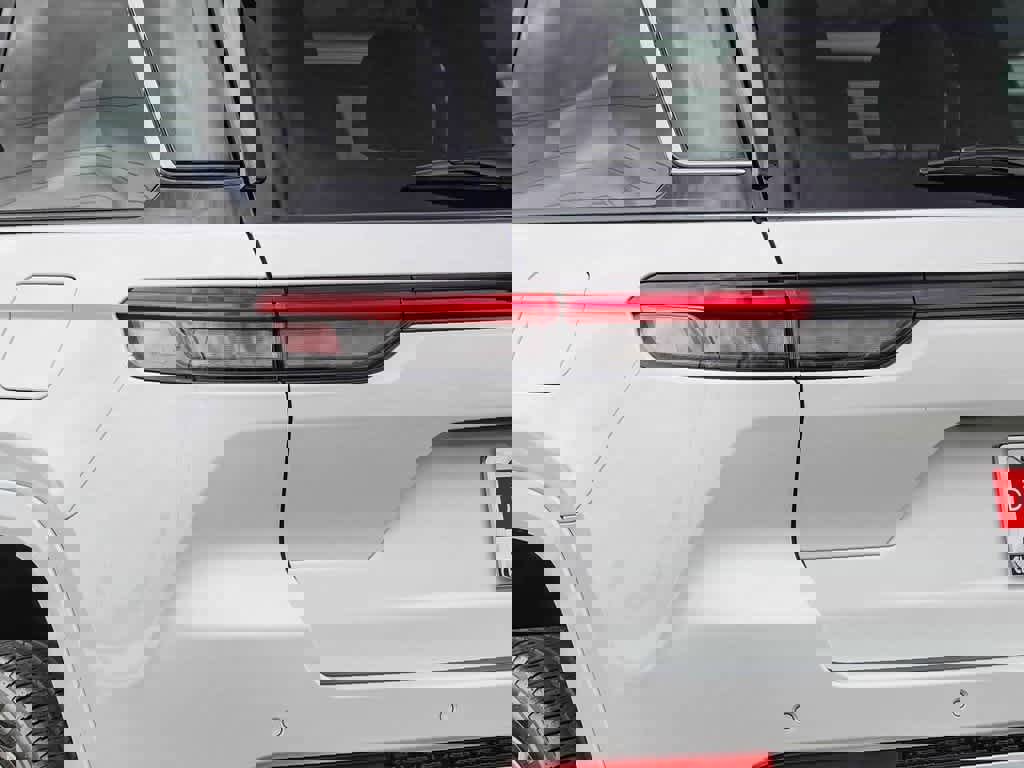 Certified 2023 Jeep Grand Cherokee Summit w/ Adv Protech Group IV image 7