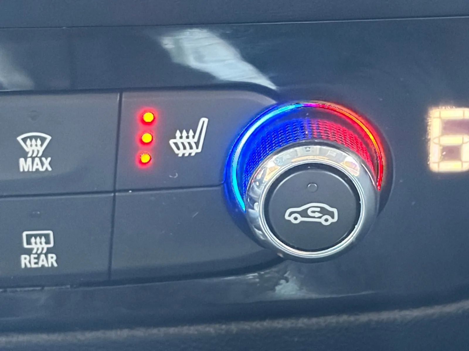 Used 2021 Buick Enclave Essence w/ Sound and Sites Package AWD/4WD image 27