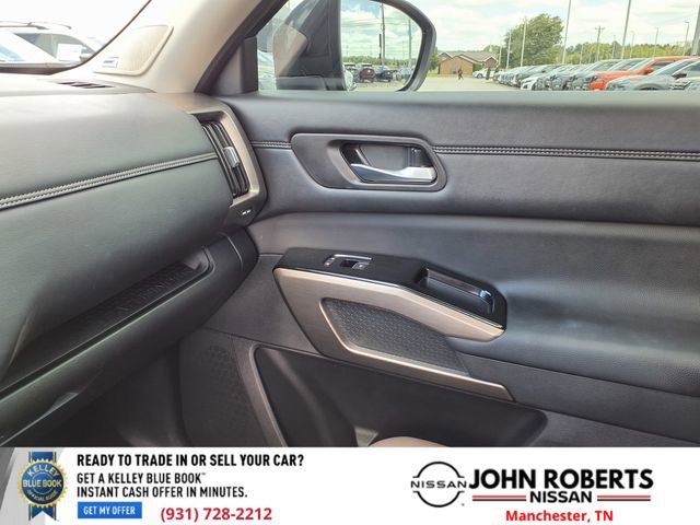 Certified 2025 Nissan Pathfinder Platinum w/ Cargo Package FWD image 8