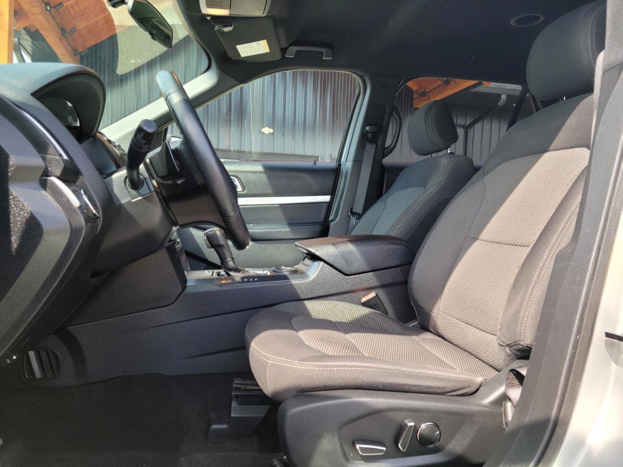 Used 2017 Ford Explorer XLT image 13