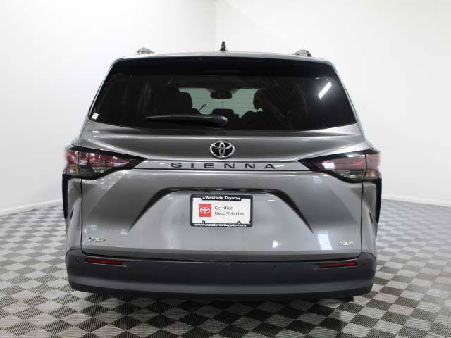 Certified 2026 Toyota Sienna XLE FWD image 5