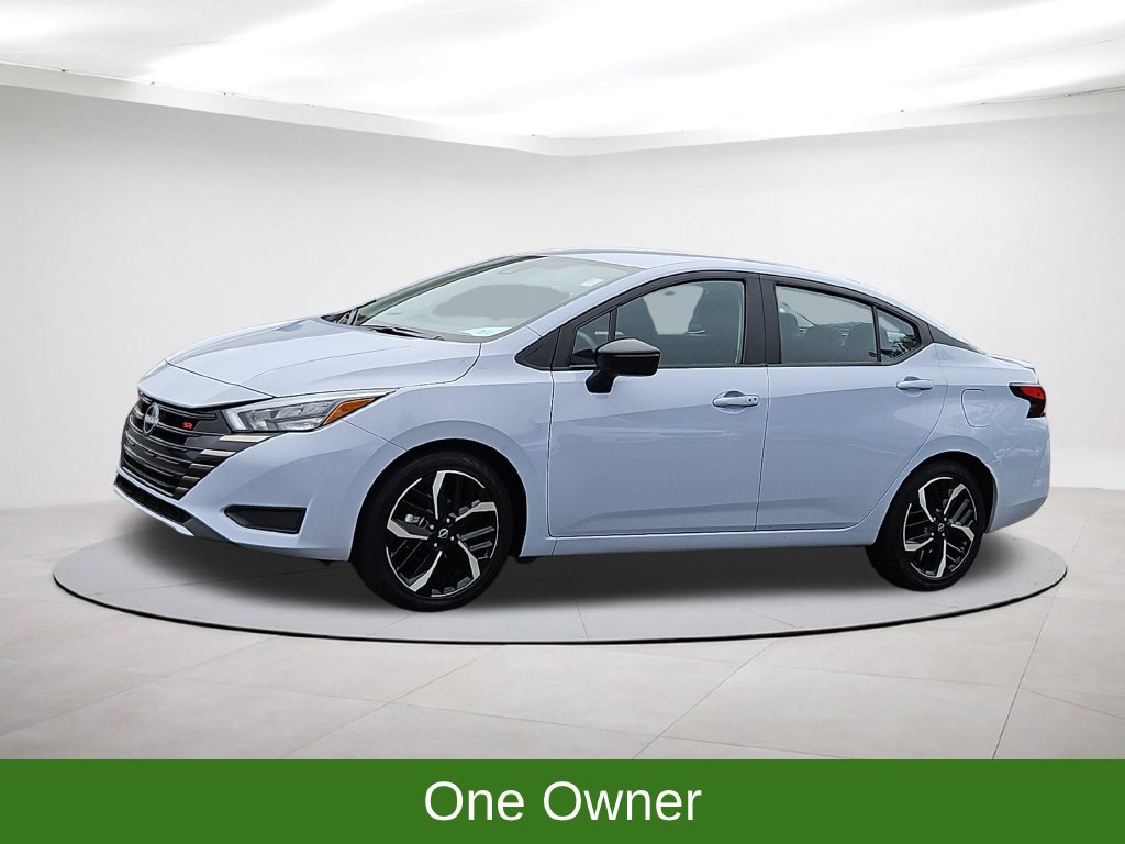 Used 2025 Nissan Versa SR FWD image 3